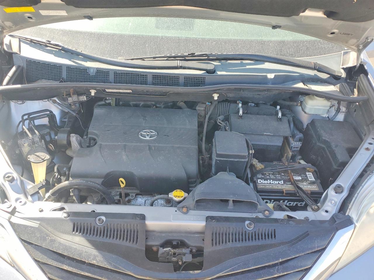 2013 TOYOTA SIENNA
