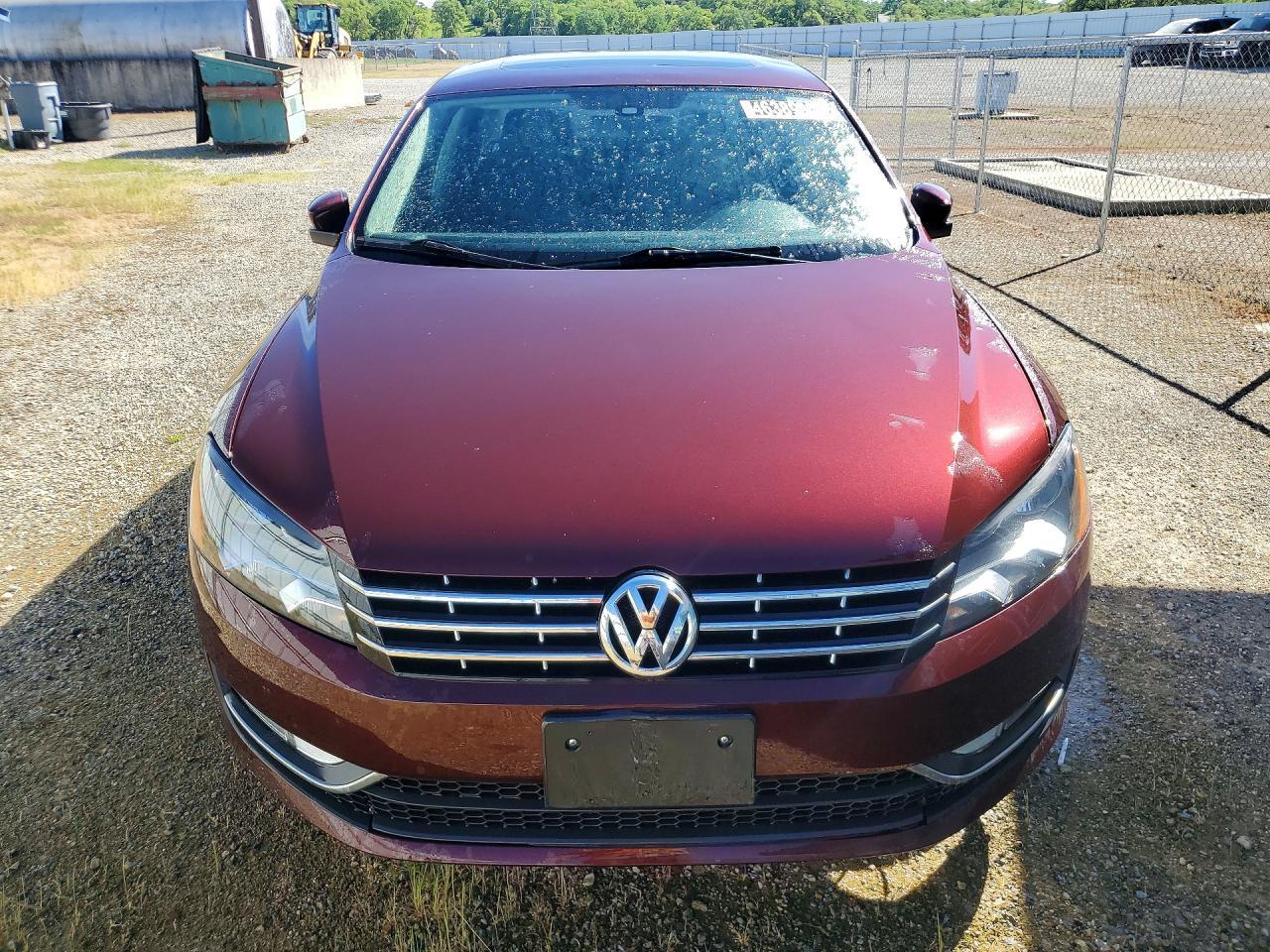 2014 VOLKSWAGEN Passat