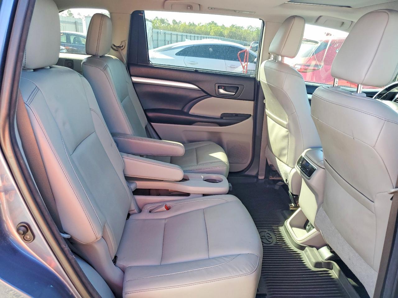 2017 TOYOTA HIGHLANDER