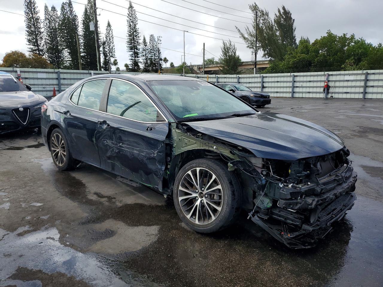 2018 TOYOTA CAMRY