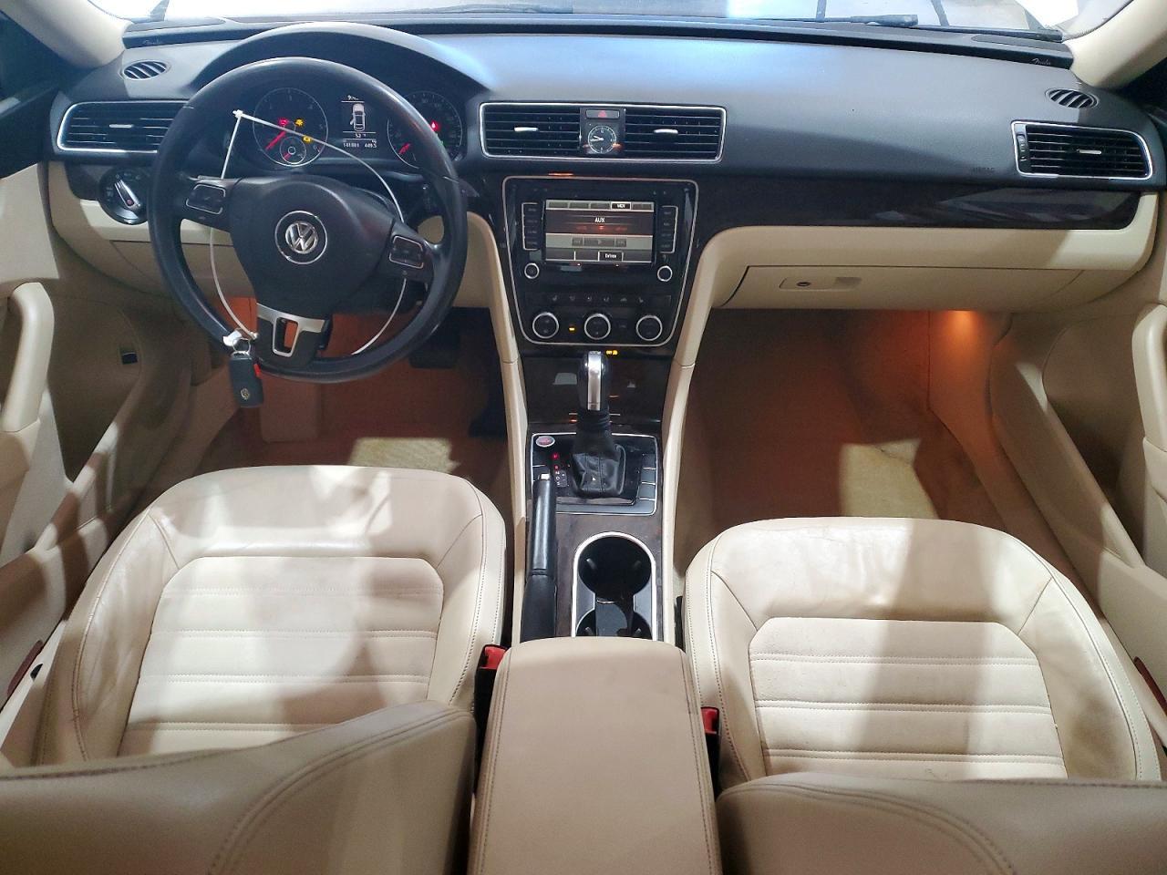 2015 VOLKSWAGEN Passat