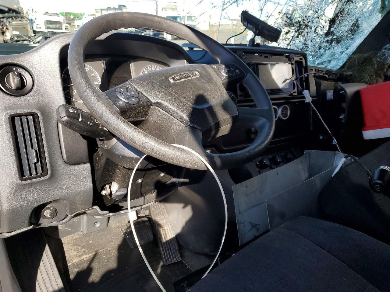 2025 FREIGHTLINER M2