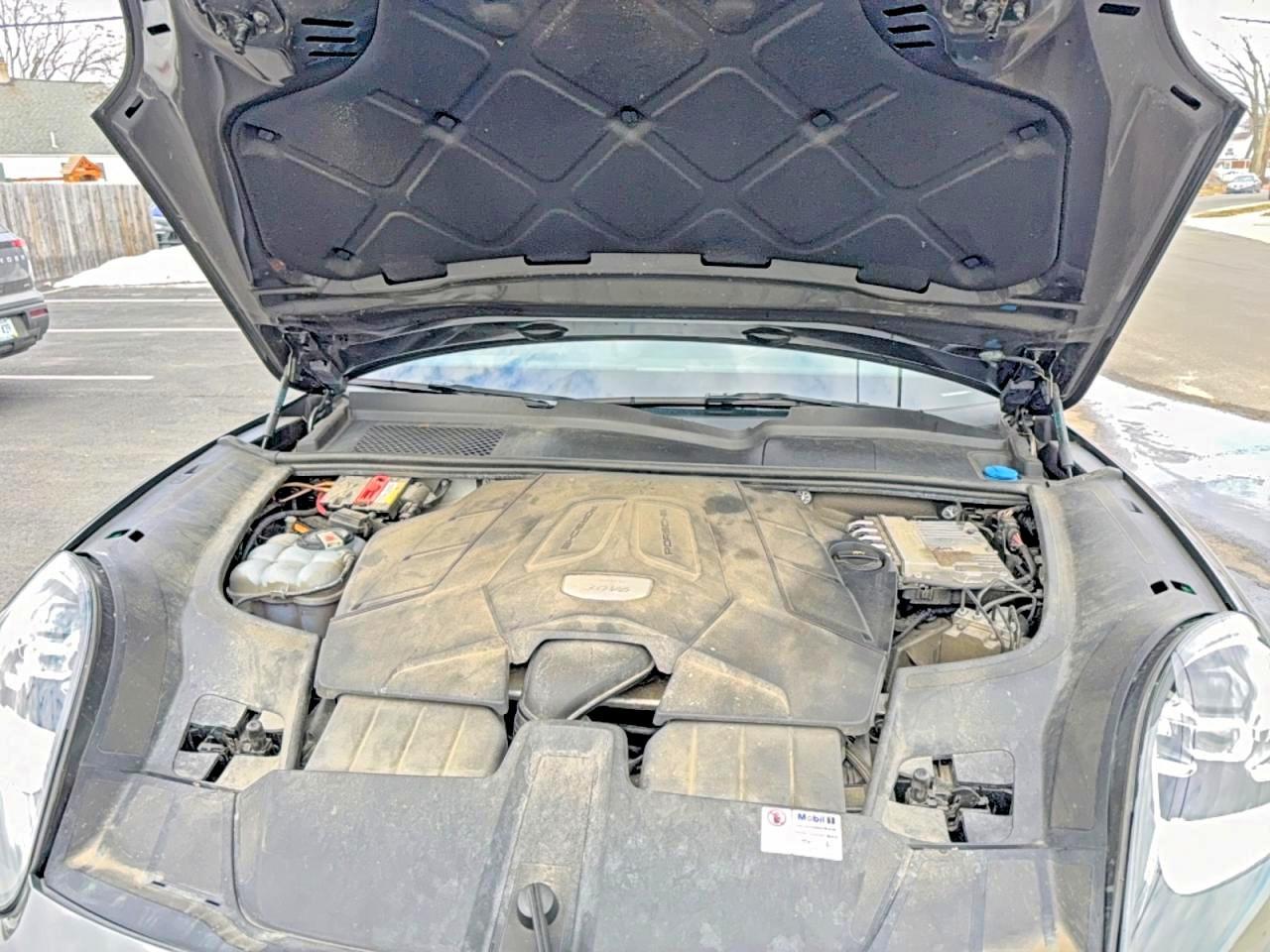 2020 PORSCHE CAYENNE