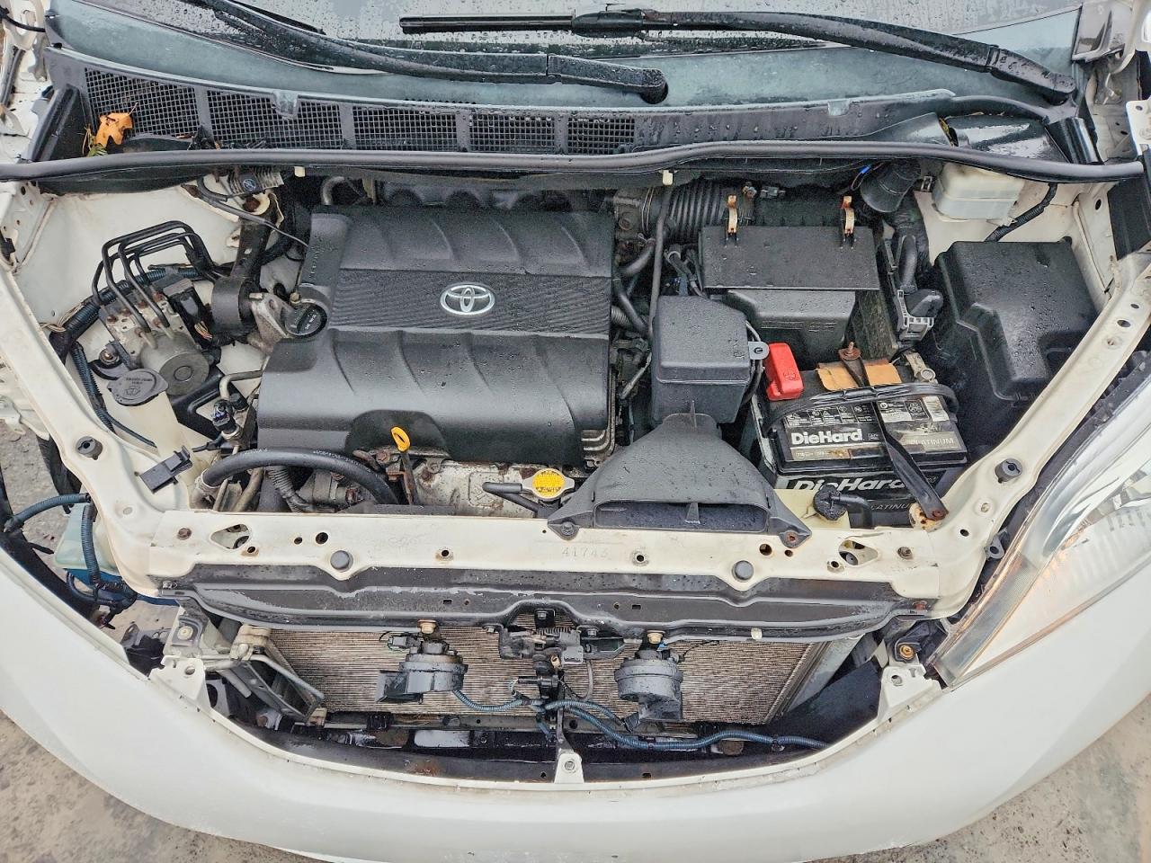 2012 TOYOTA SIENNA