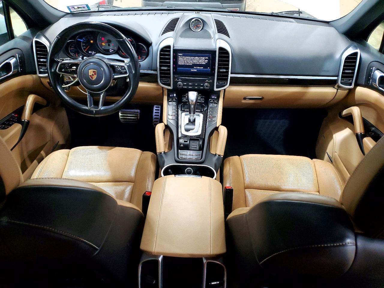 2017 PORSCHE CAYENNE