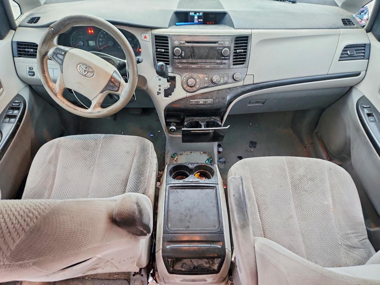2012 TOYOTA SIENNA