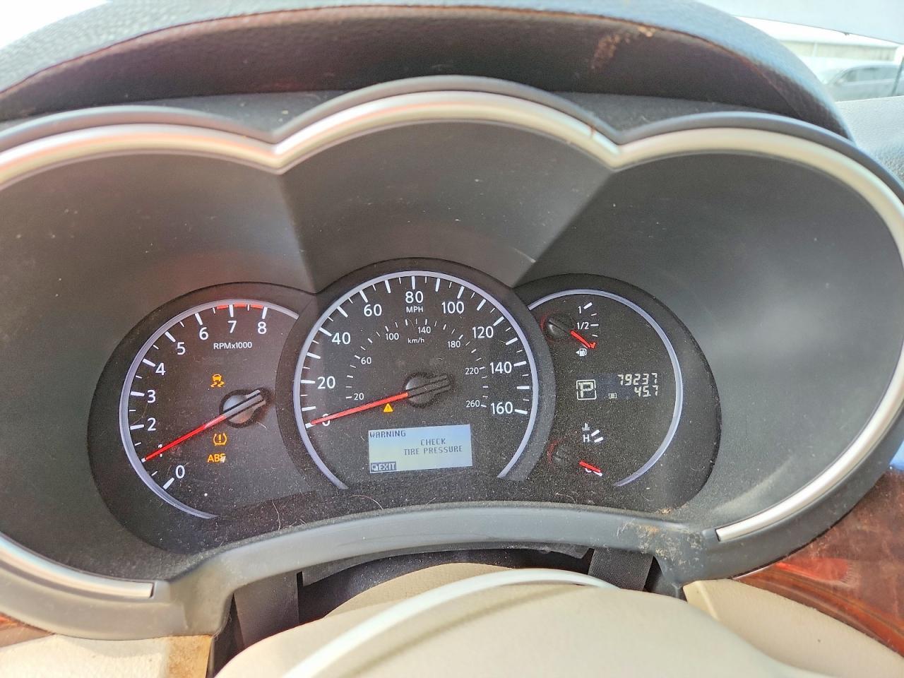 2011 NISSAN Quest