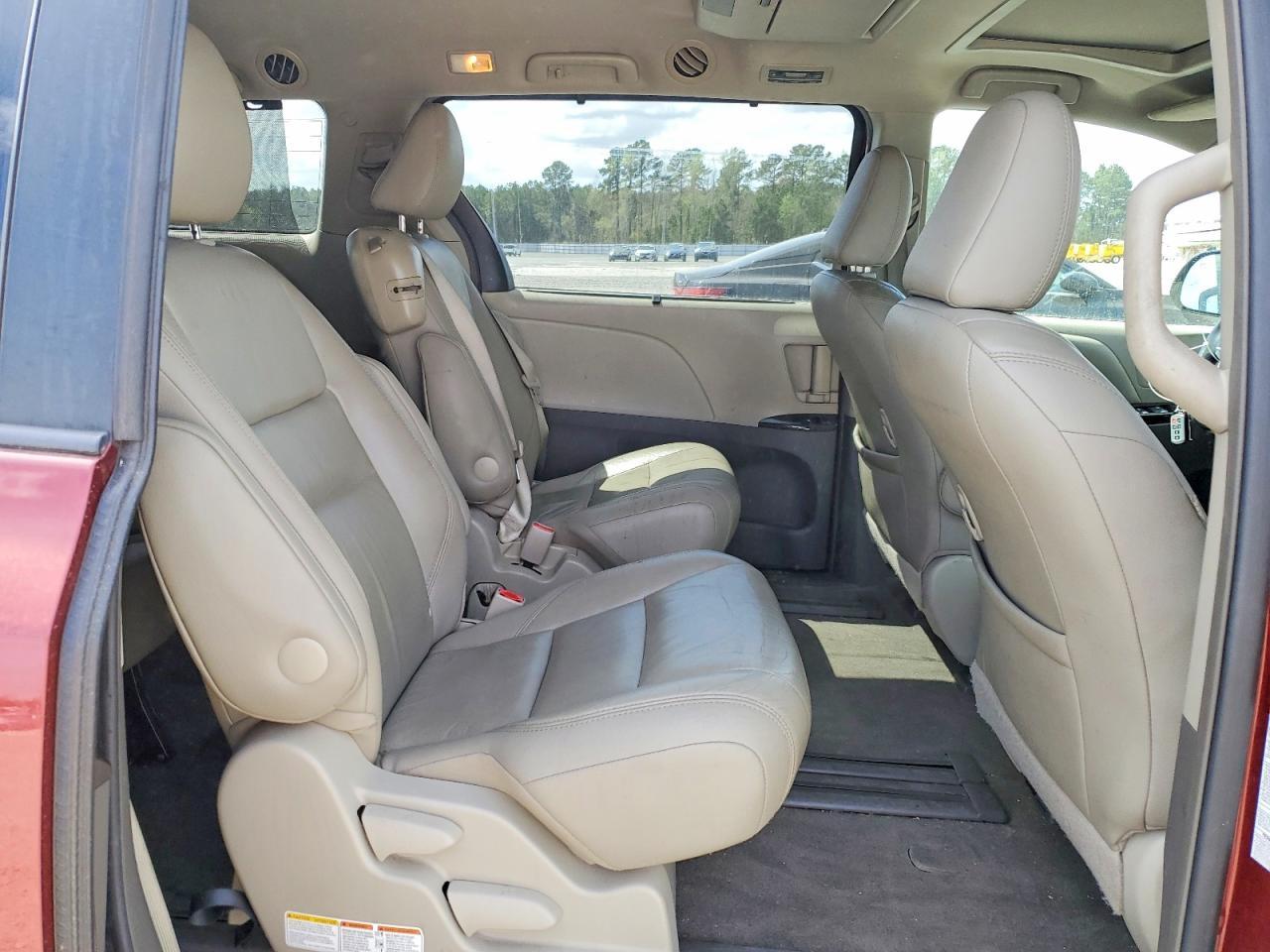 2015 TOYOTA SIENNA