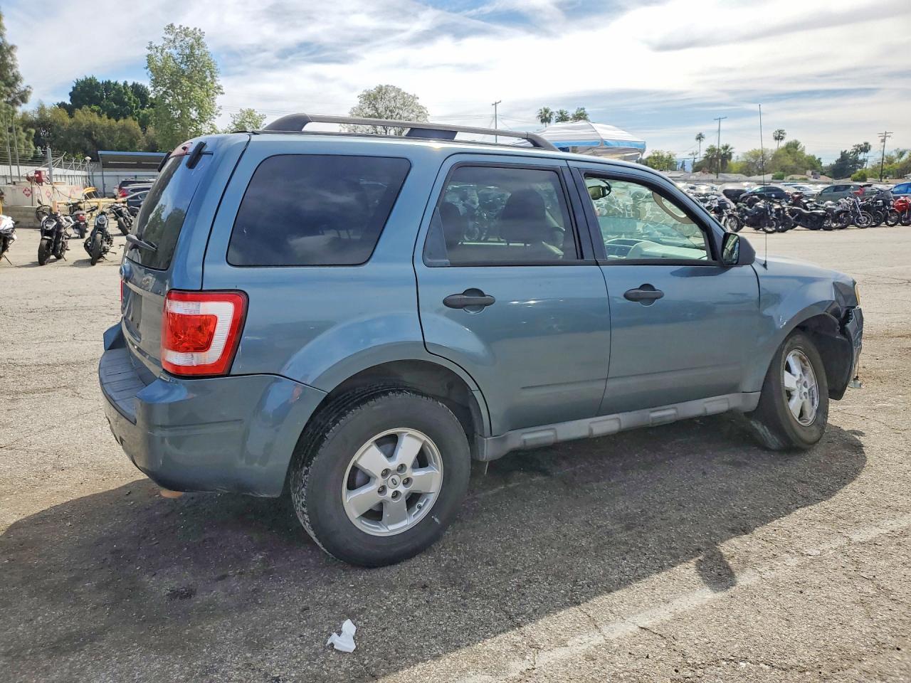 2010 FORD ESCAPE