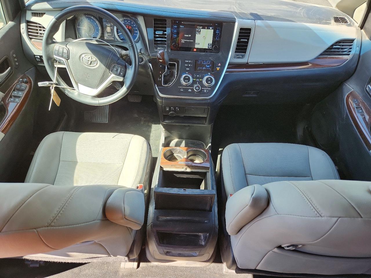 2017 TOYOTA SIENNA