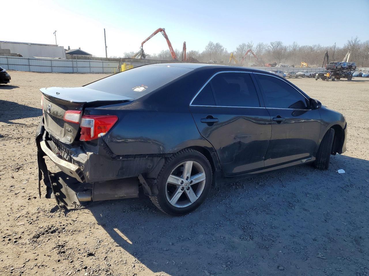 2014 TOYOTA CAMRY