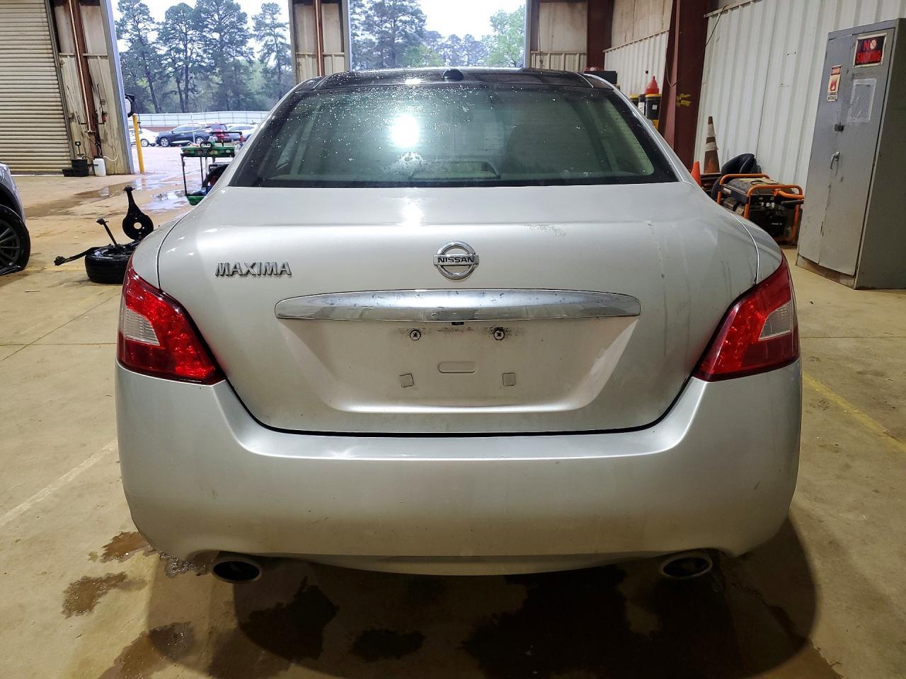 2011 NISSAN Maxima