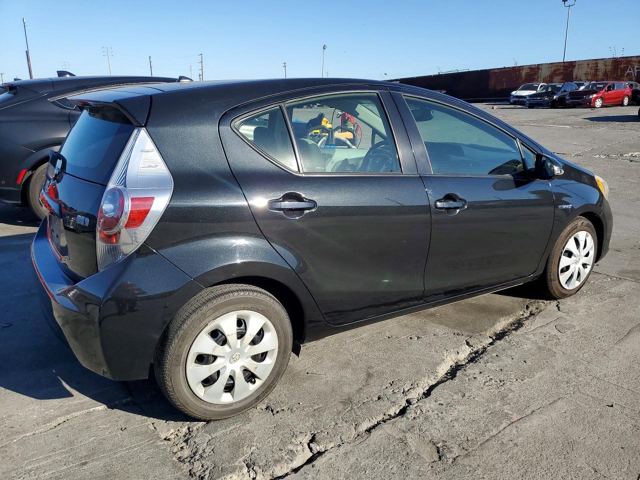 2014 TOYOTA Prius c