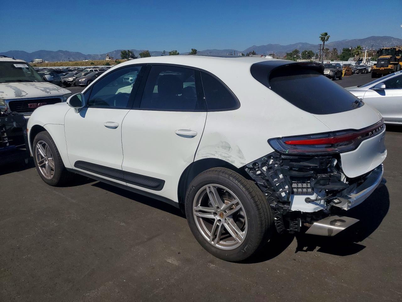 2024 PORSCHE Macan