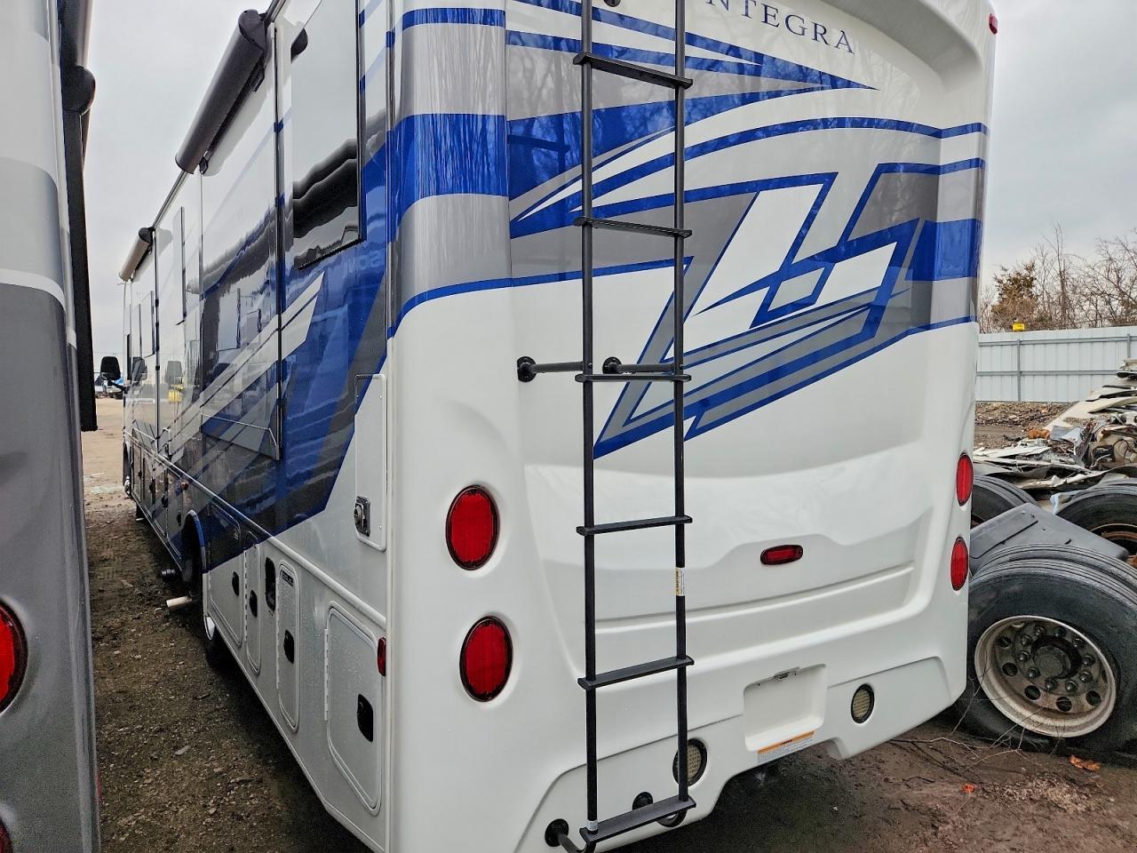 2024 FORD F53