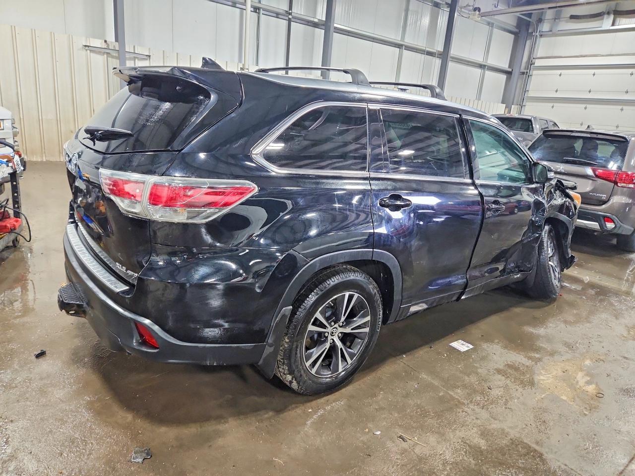 2016 TOYOTA HIGHLANDER