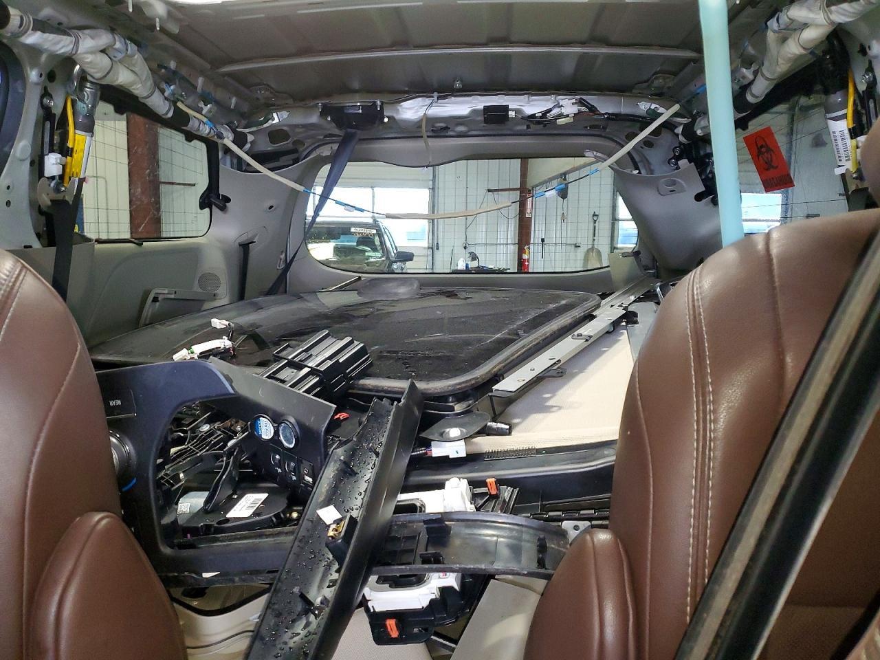 2017 TOYOTA SIENNA