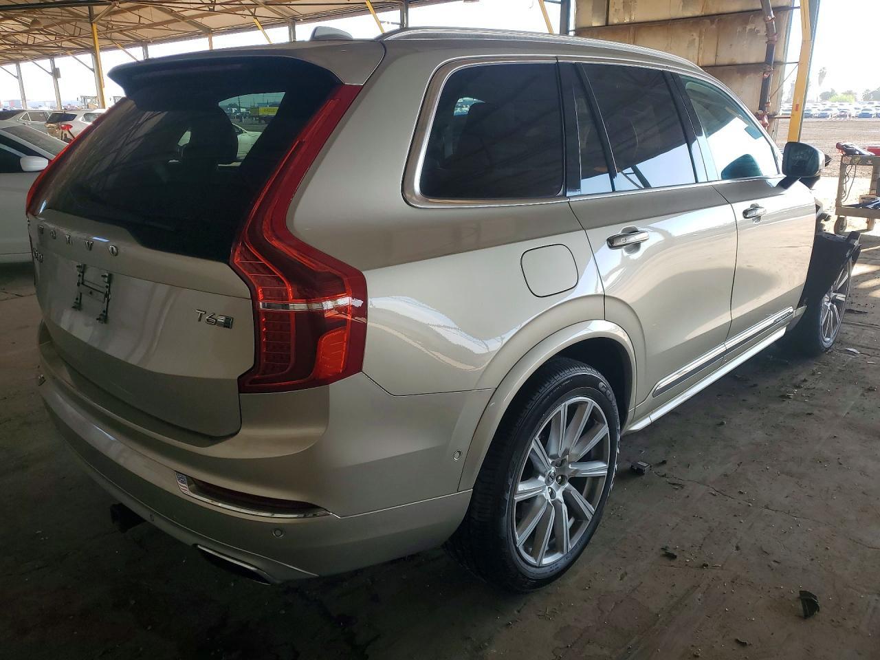 2016 VOLVO XC90