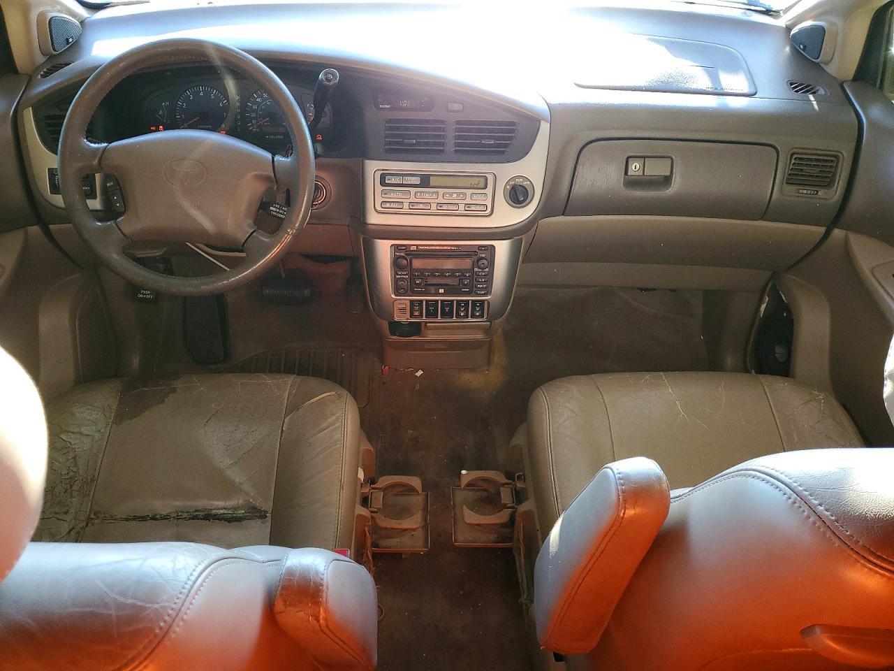 2002 TOYOTA SIENNA