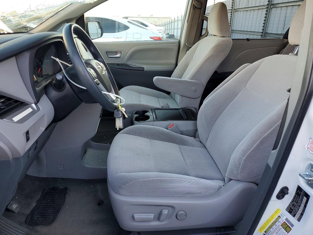 2016 TOYOTA SIENNA