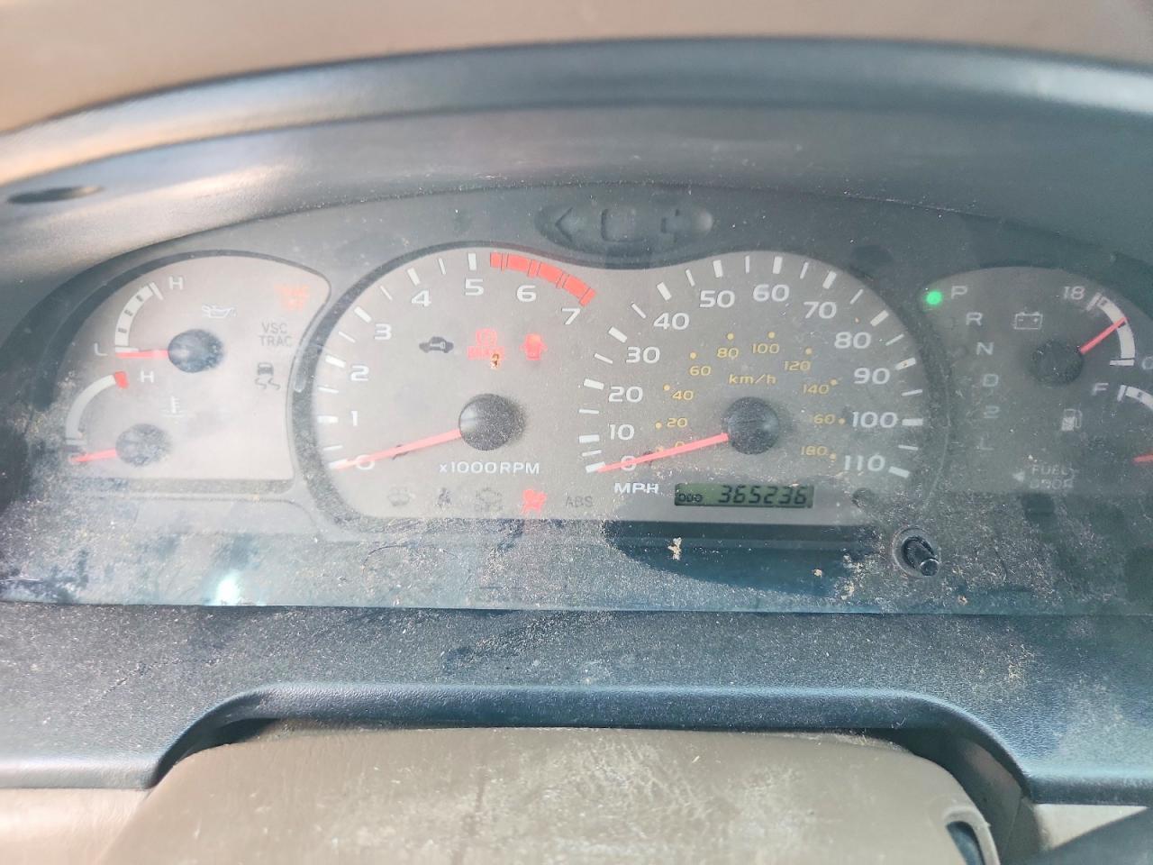 2004 TOYOTA Sequoia