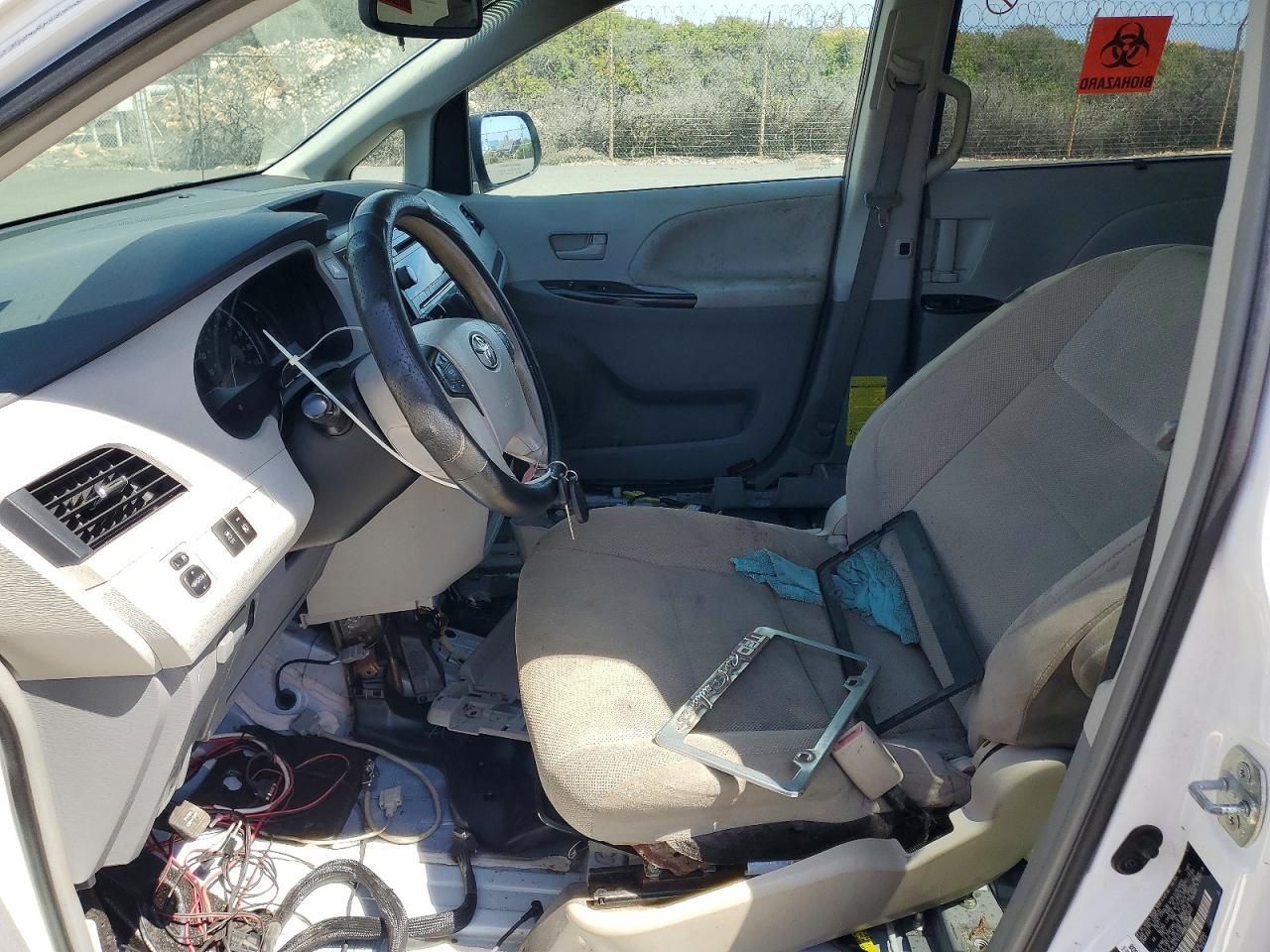 2014 TOYOTA SIENNA