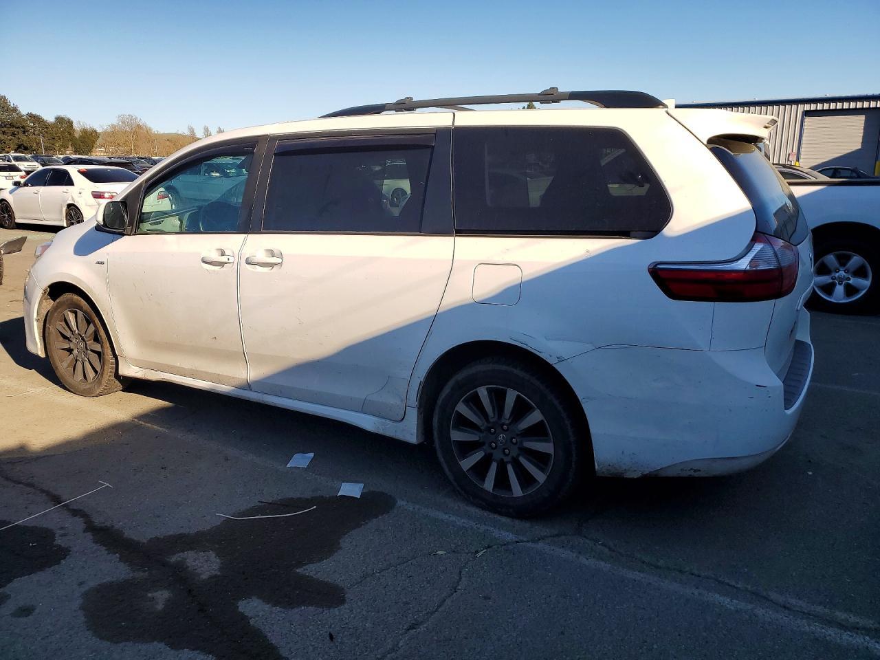 2018 TOYOTA SIENNA