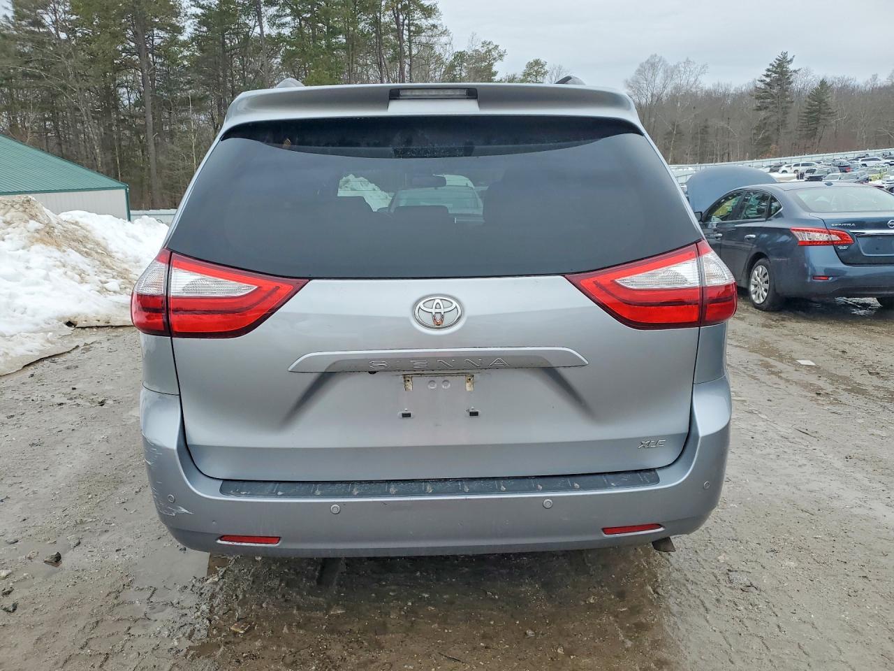2016 TOYOTA SIENNA