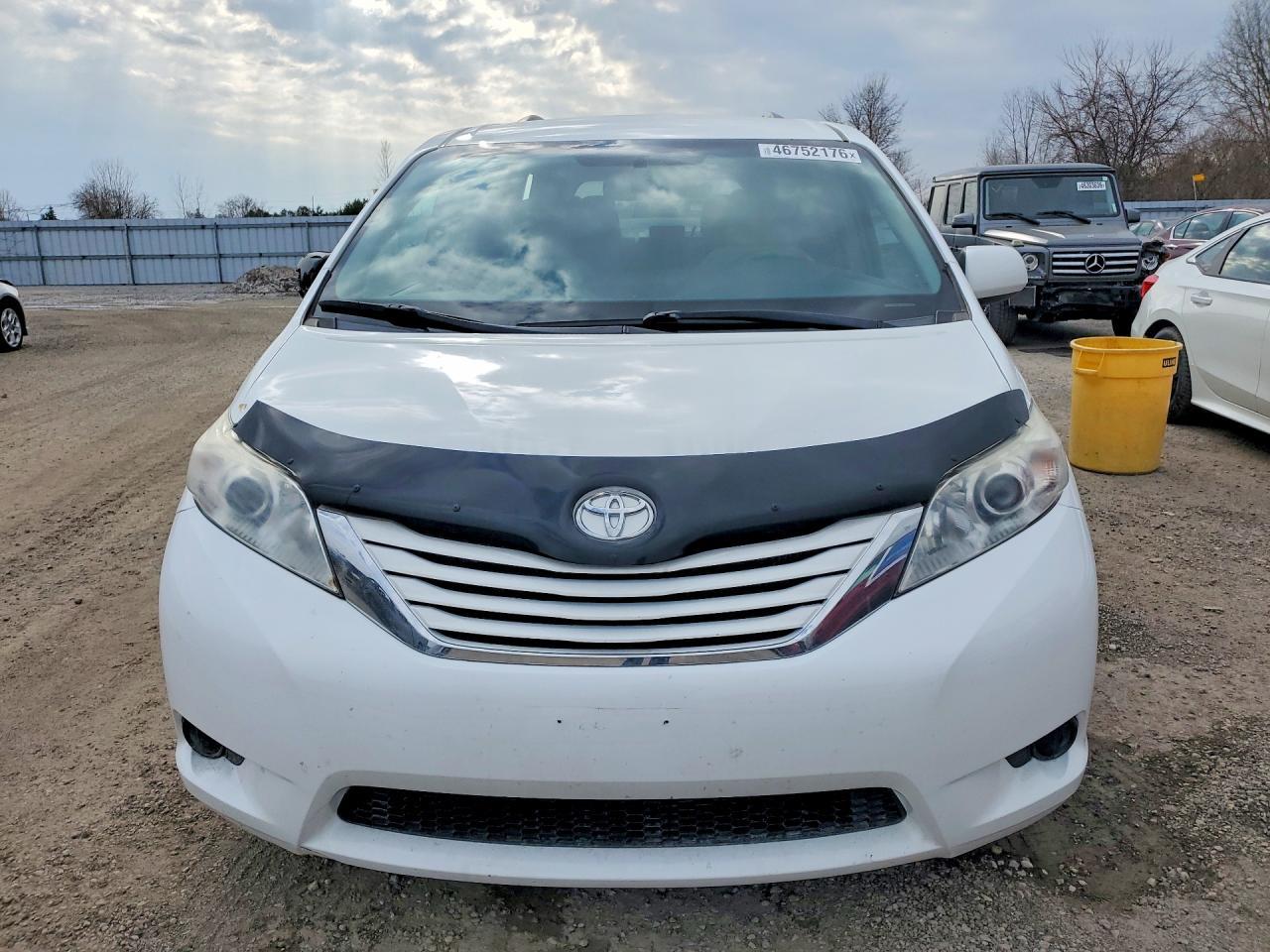 2017 TOYOTA SIENNA