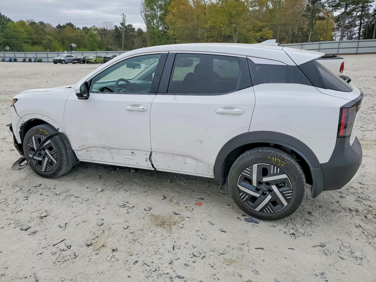 2025 NISSAN KICKS