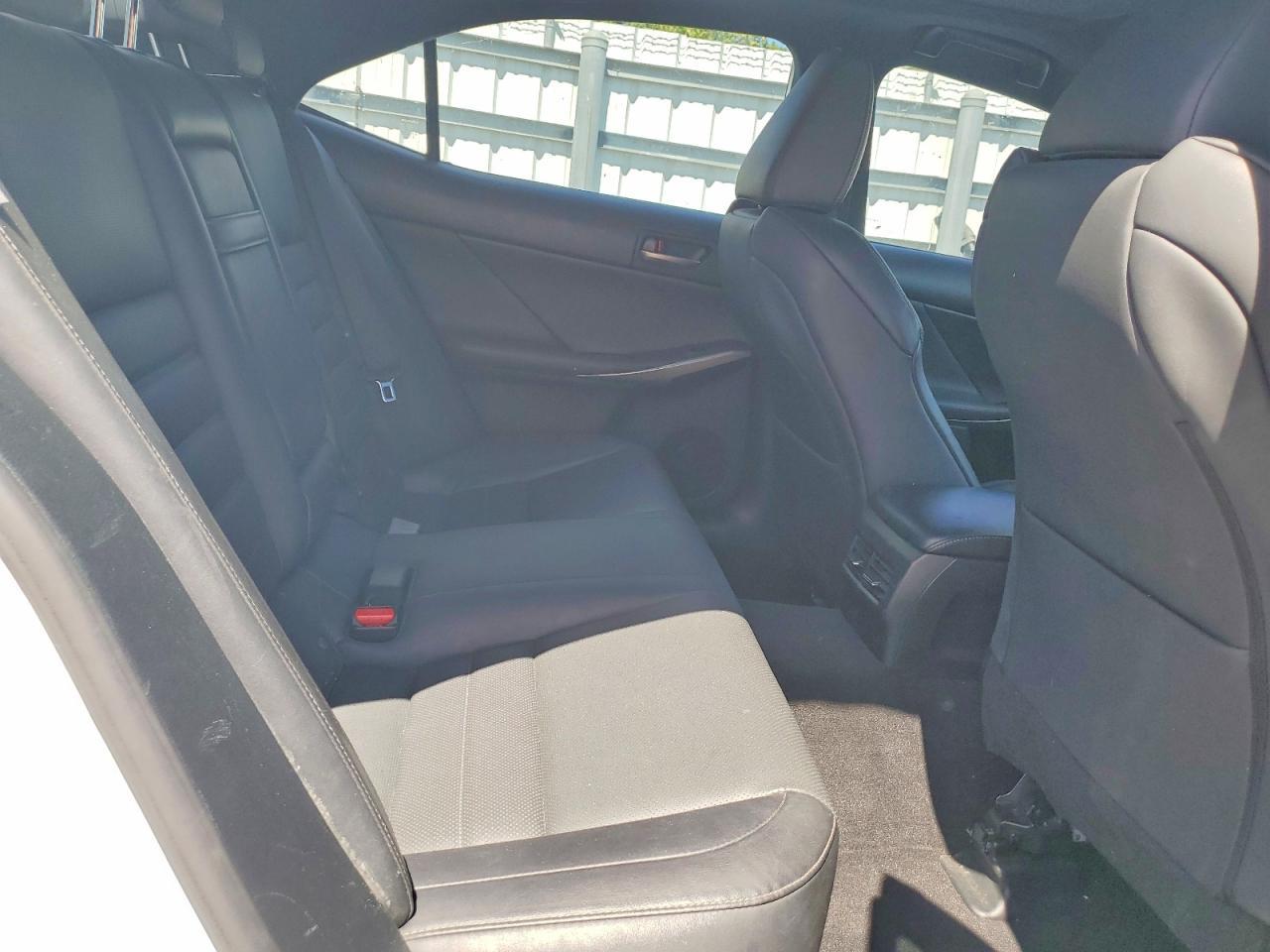 2016 LEXUS IS 200t