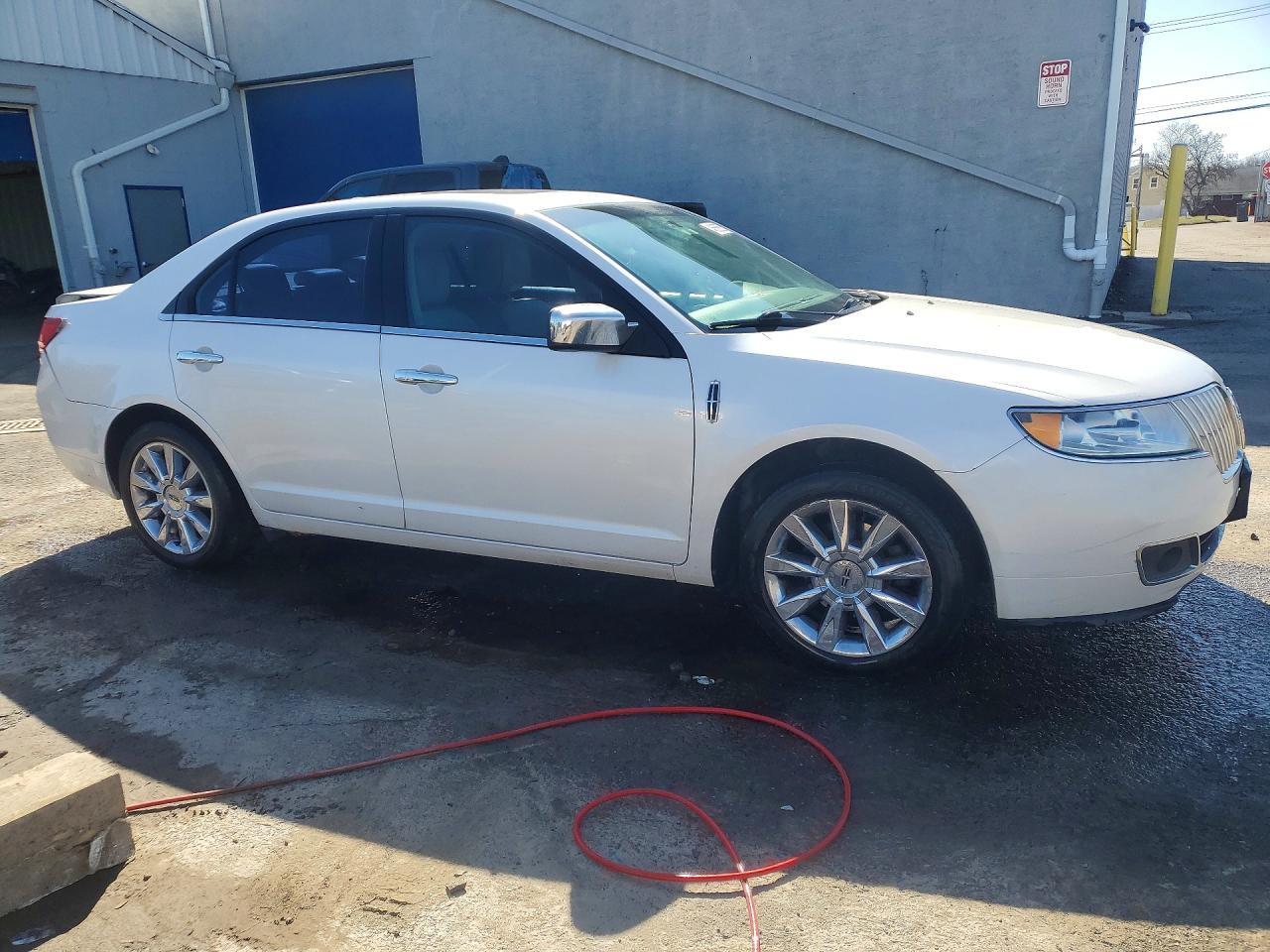 2010 LINCOLN MKZ