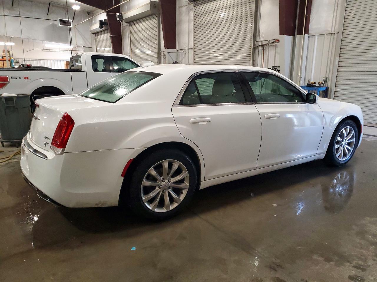 2016 CHRYSLER 300