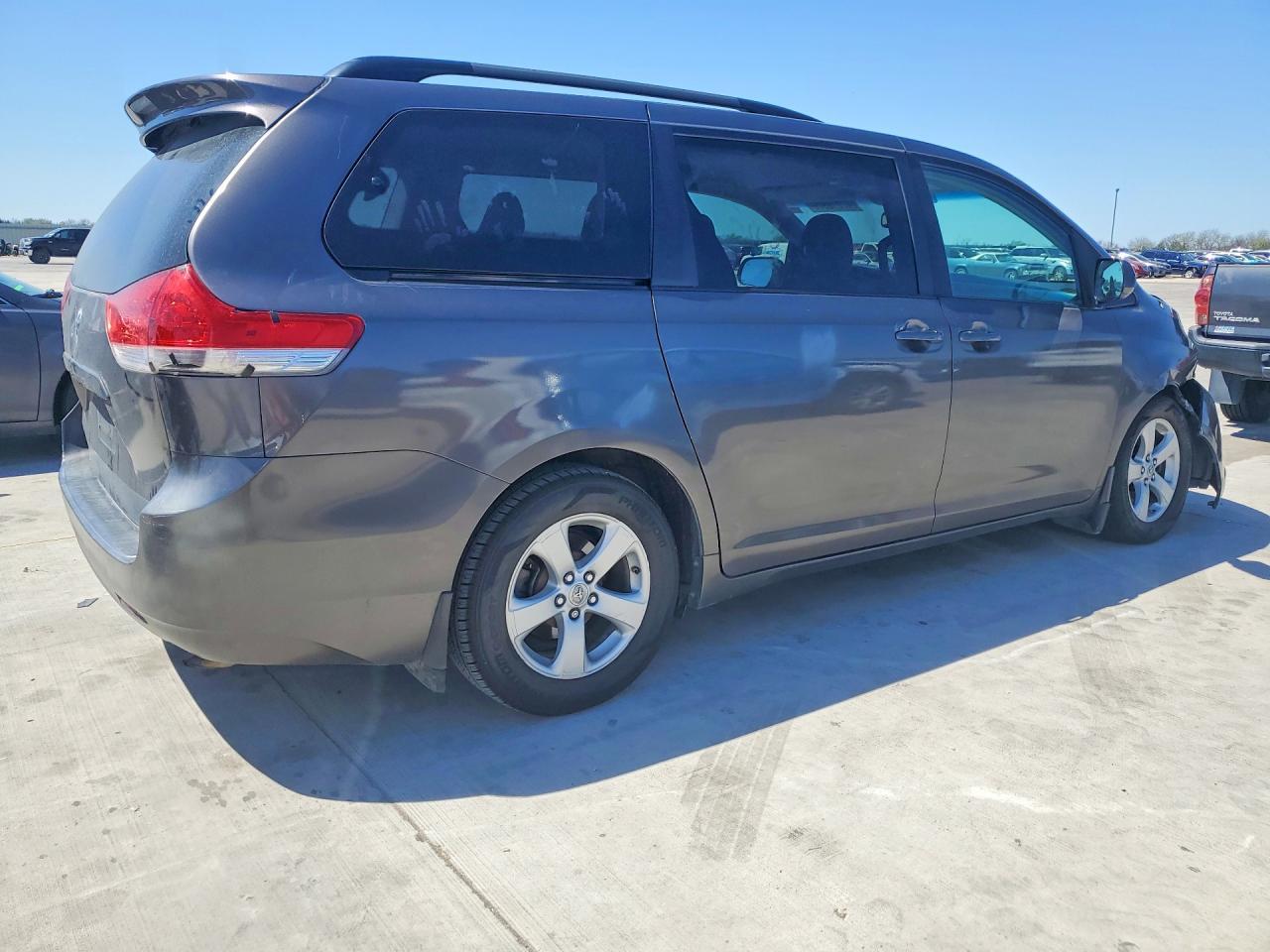 2012 TOYOTA SIENNA