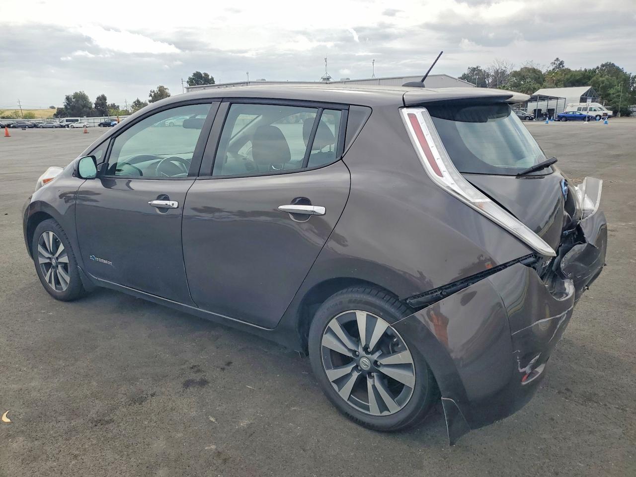 2016 NISSAN LEAF