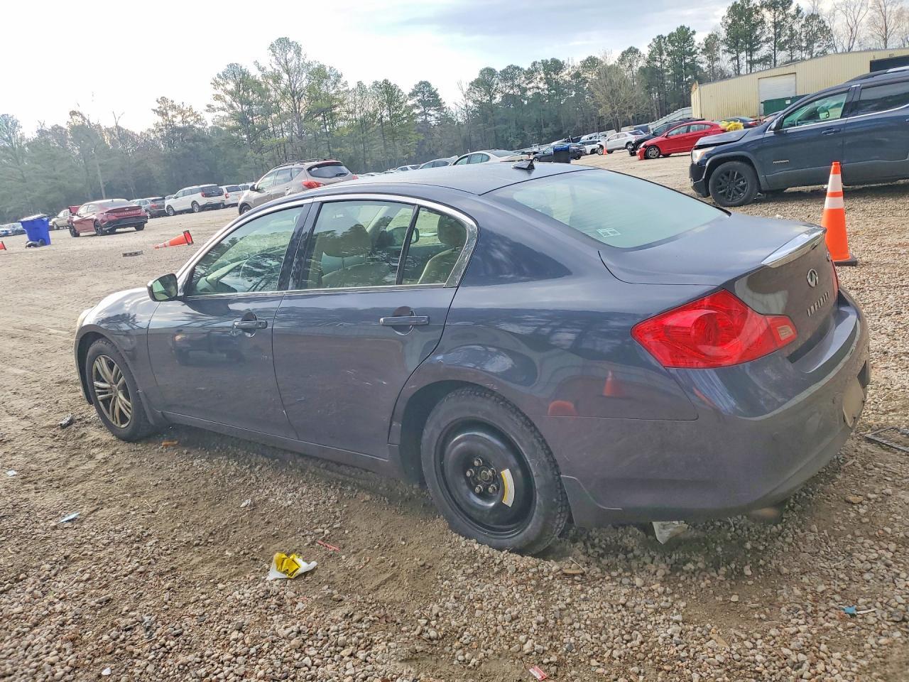 2011 INFINITI G37