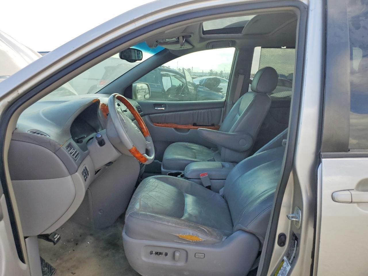 2006 TOYOTA SIENNA
