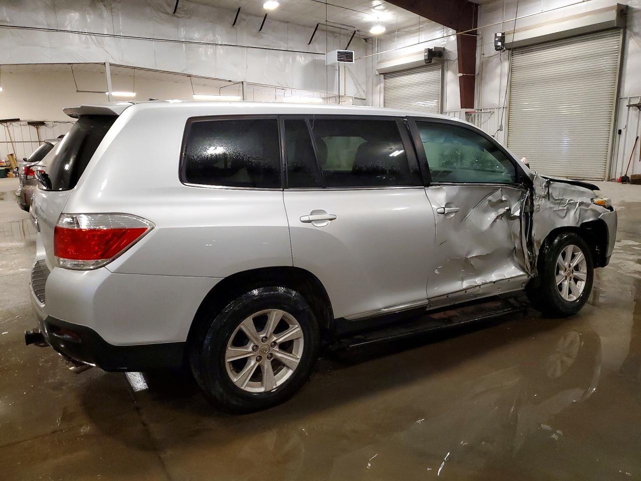 2011 TOYOTA HIGHLANDER