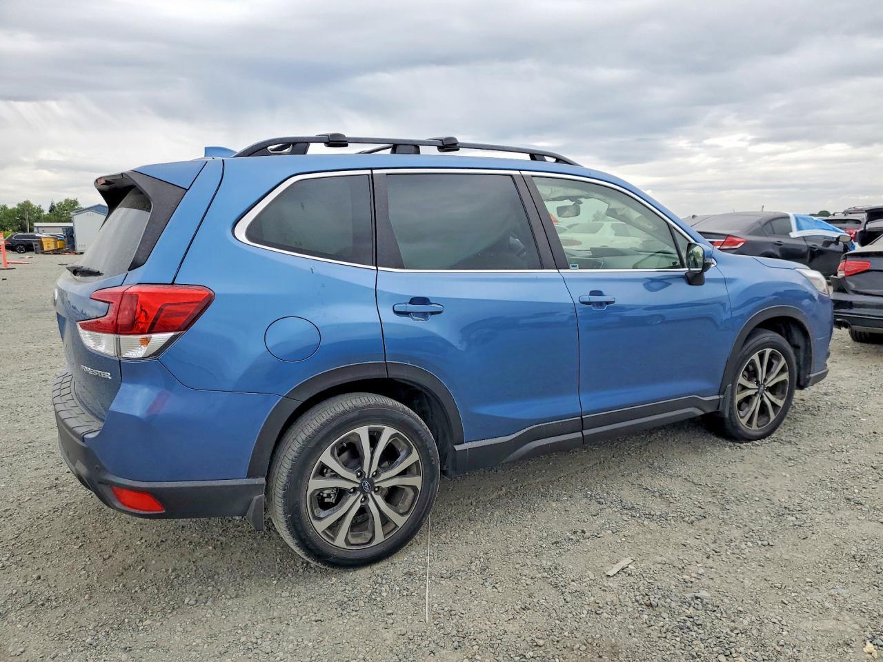2022 SUBARU FORESTER