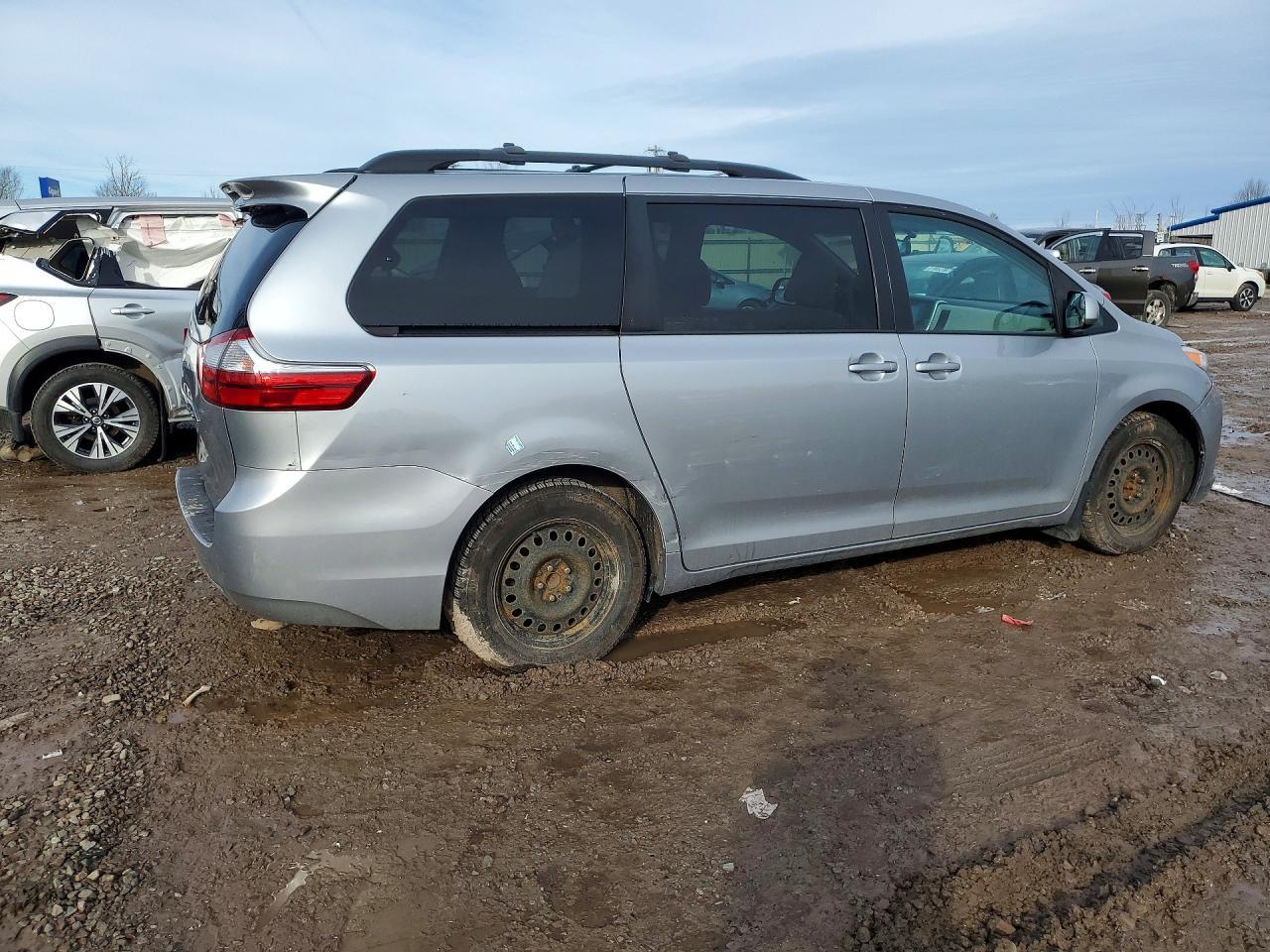 2016 TOYOTA SIENNA