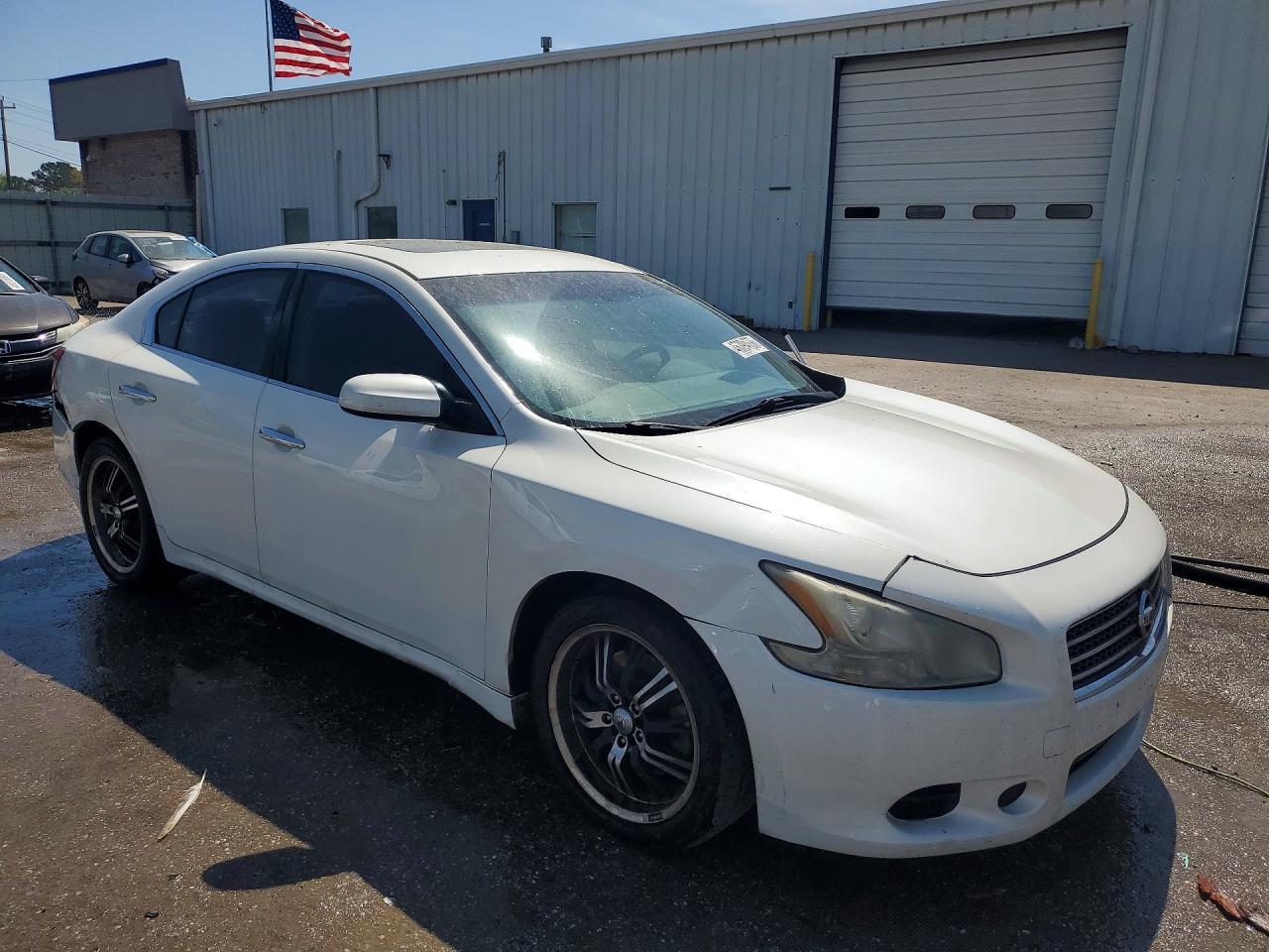 2010 NISSAN Maxima