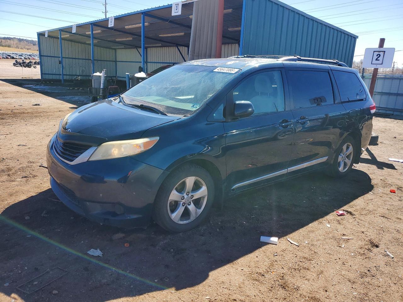 2012 TOYOTA SIENNA