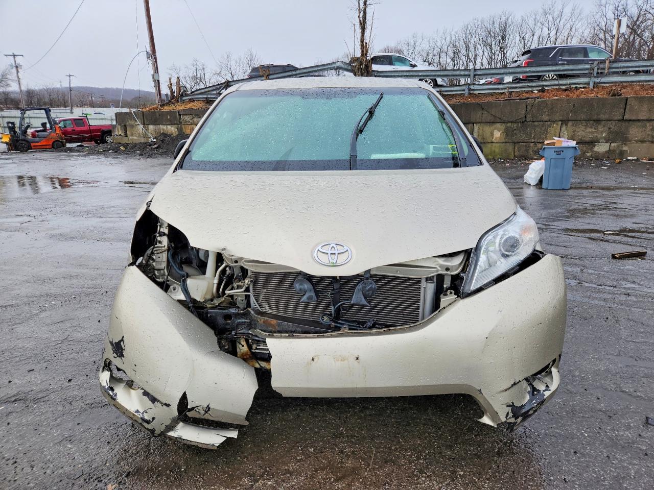 2015 TOYOTA SIENNA