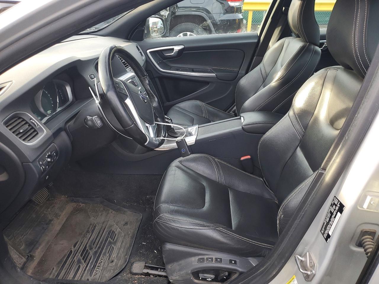 2015 VOLVO S60