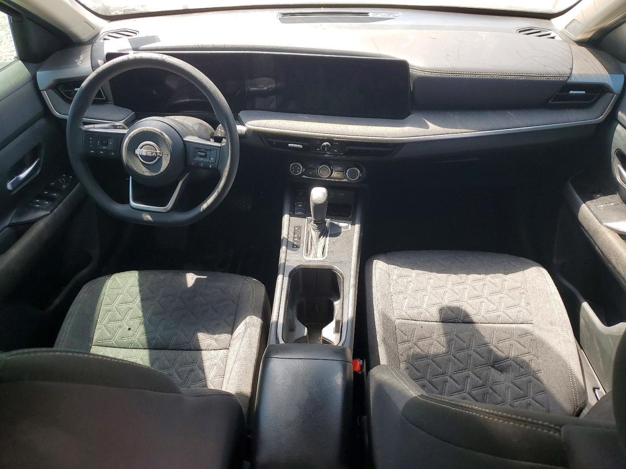 2025 NISSAN KICKS