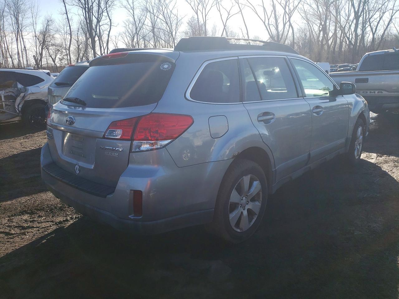 2010 SUBARU Outback