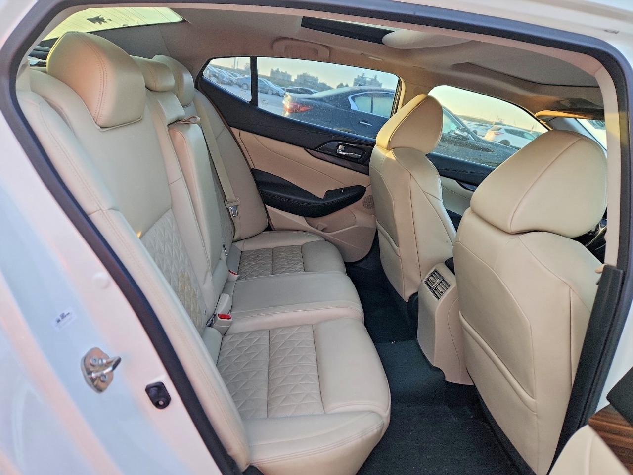 2017 NISSAN Maxima
