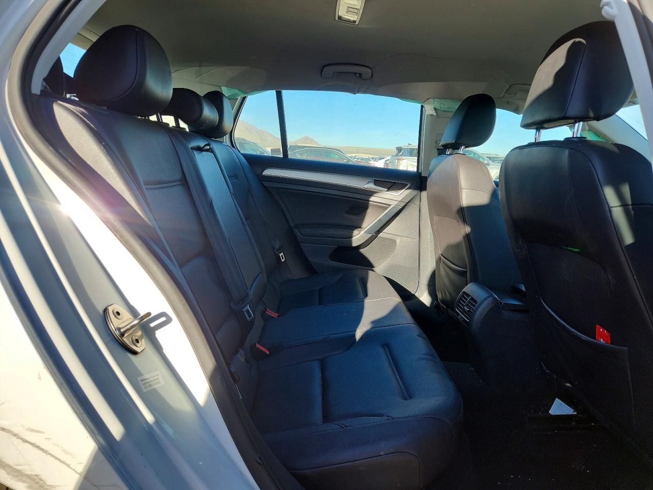 2016 VOLKSWAGEN e-Golf