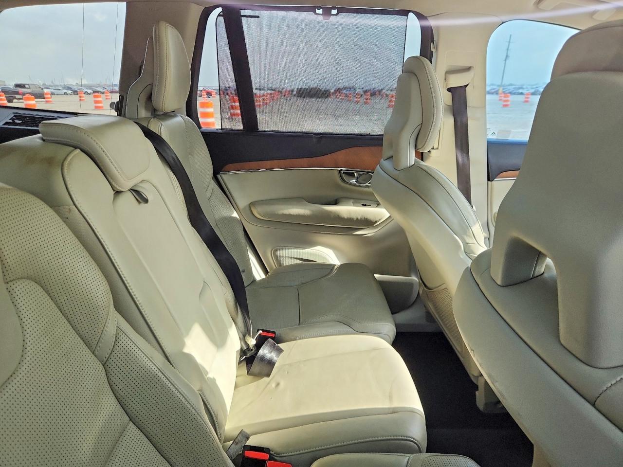 2016 VOLVO XC90
