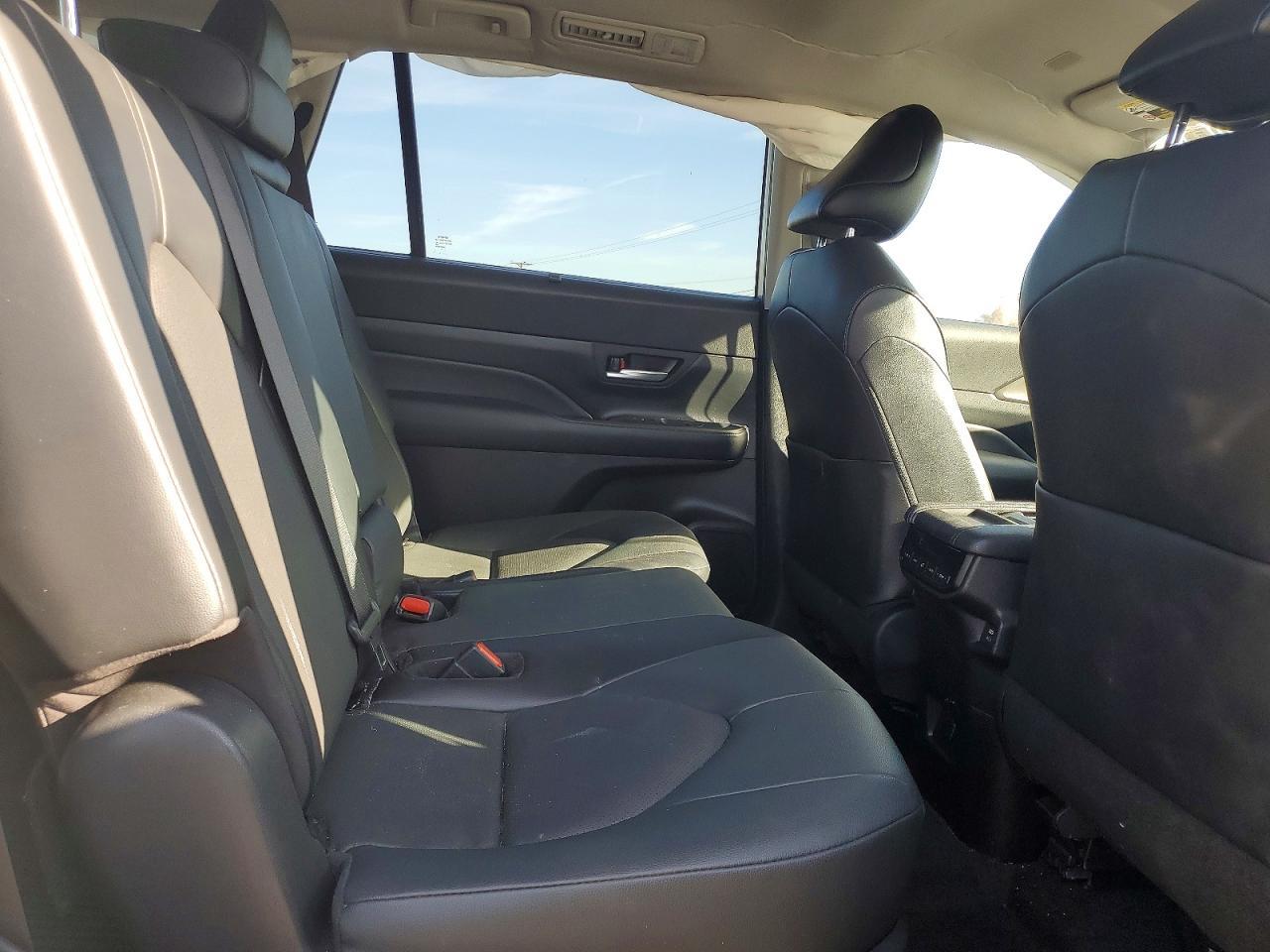 2024 TOYOTA HIGHLANDER